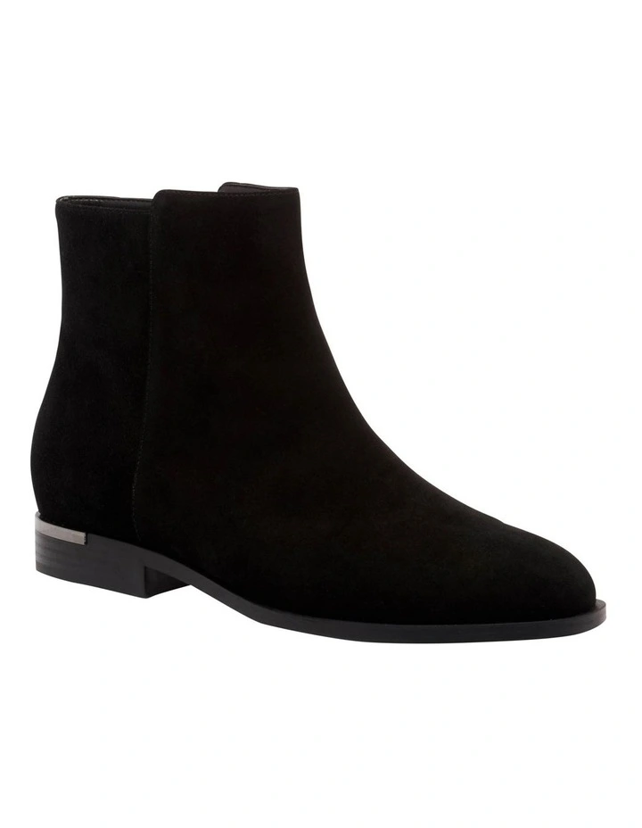 Allara Boots in Black
