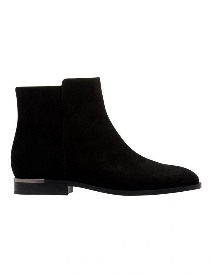 Allara Boots in Black