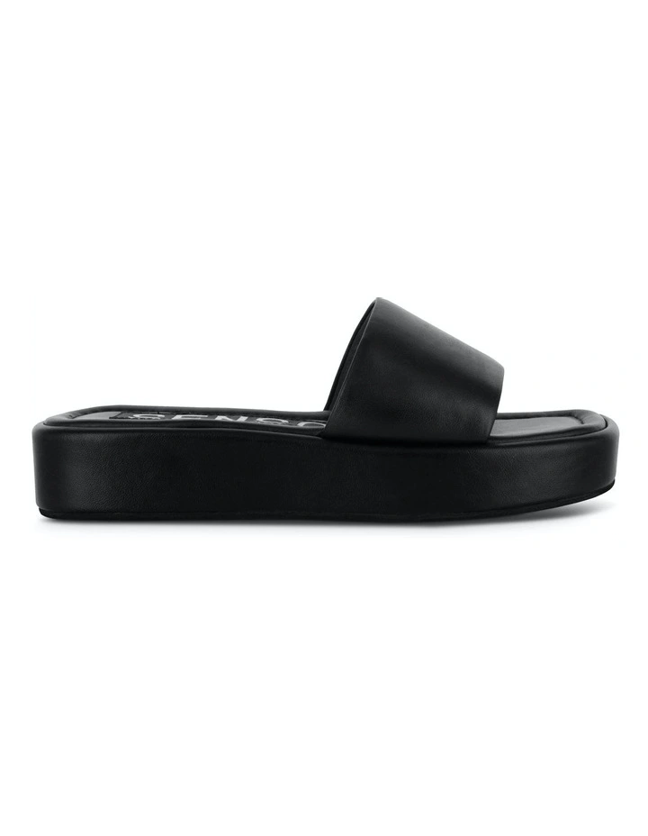 Xyla Flat Sandals in Black