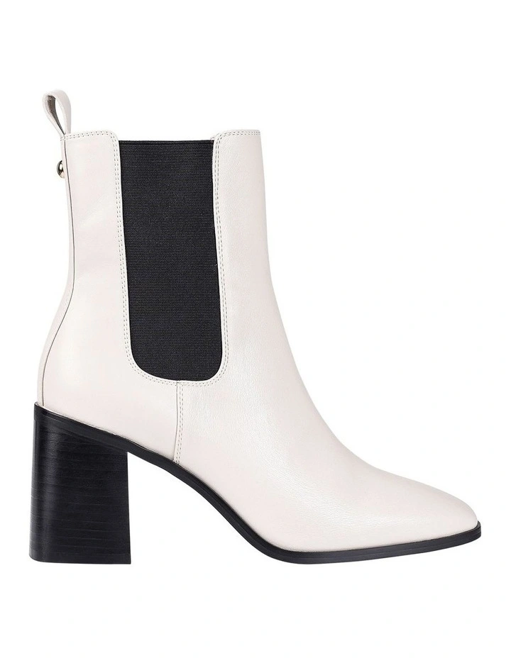 Link Chelsea Boots in Bone