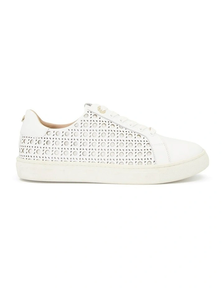 Ease Sneaker in White