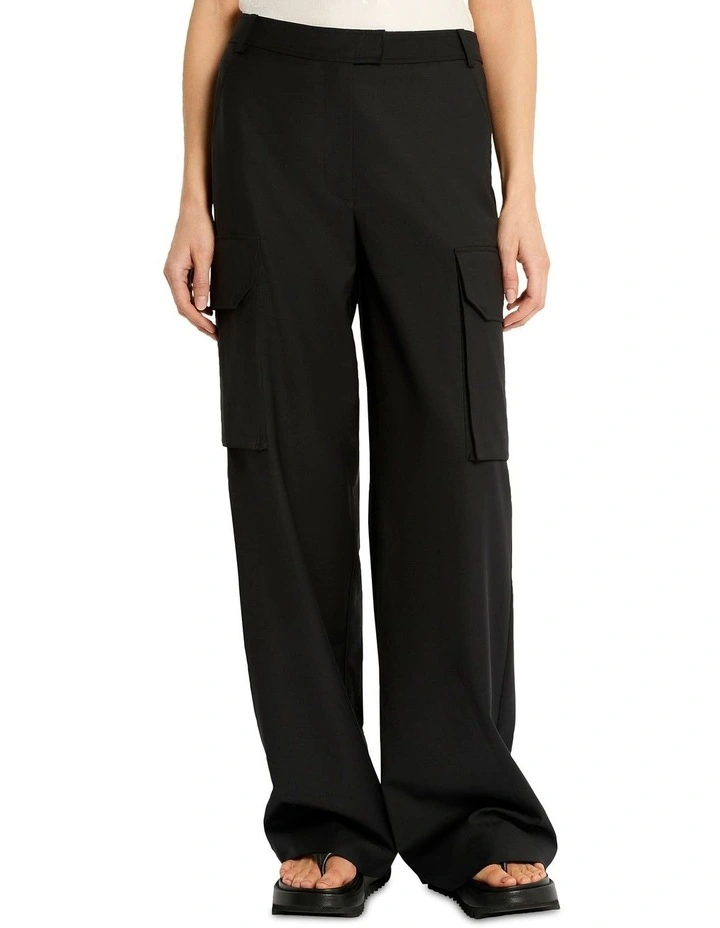 Back And Forth Pant in Black