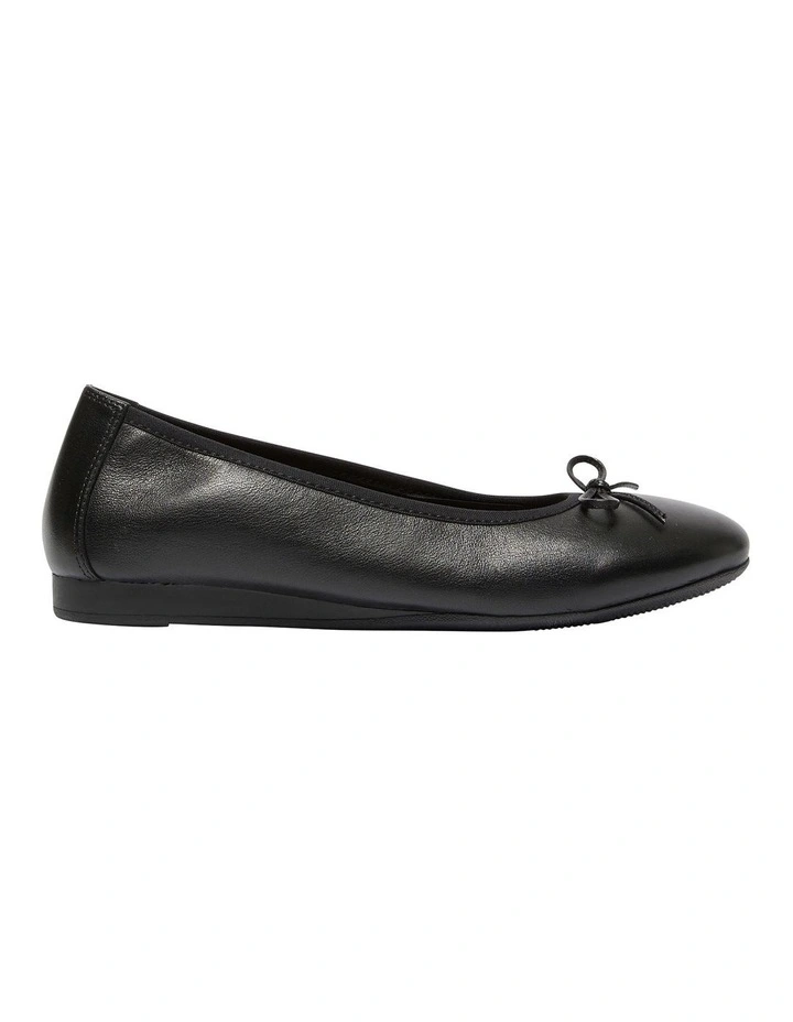 Belamy Flat Shoes in Black Leather