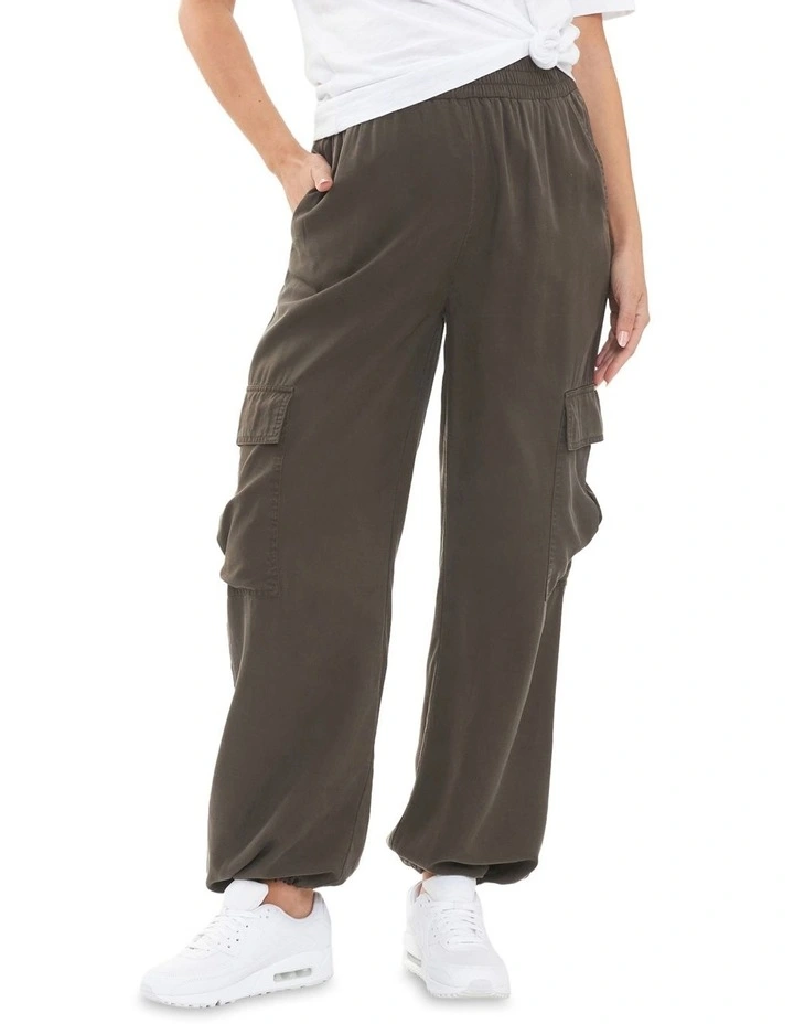 Logan Cargo Pant in Chocolate