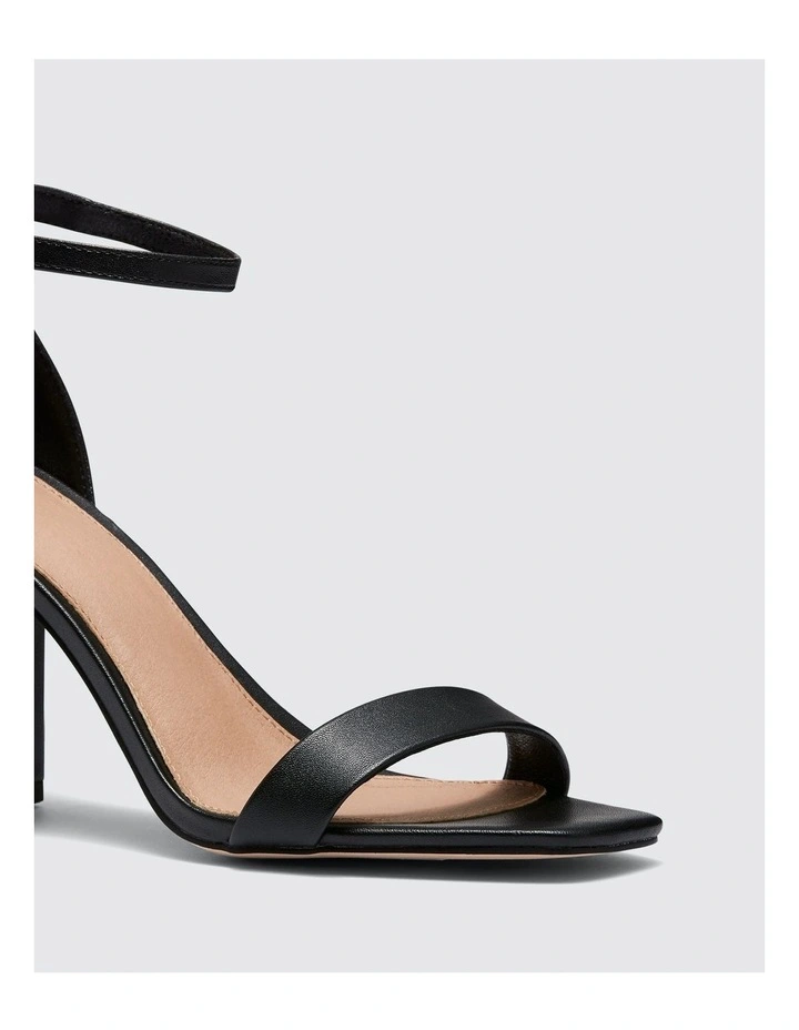 Lyza Heels in Black