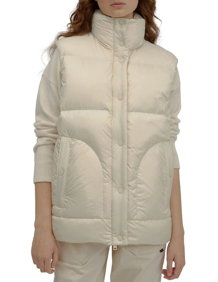 Trail Down Vest in Cream