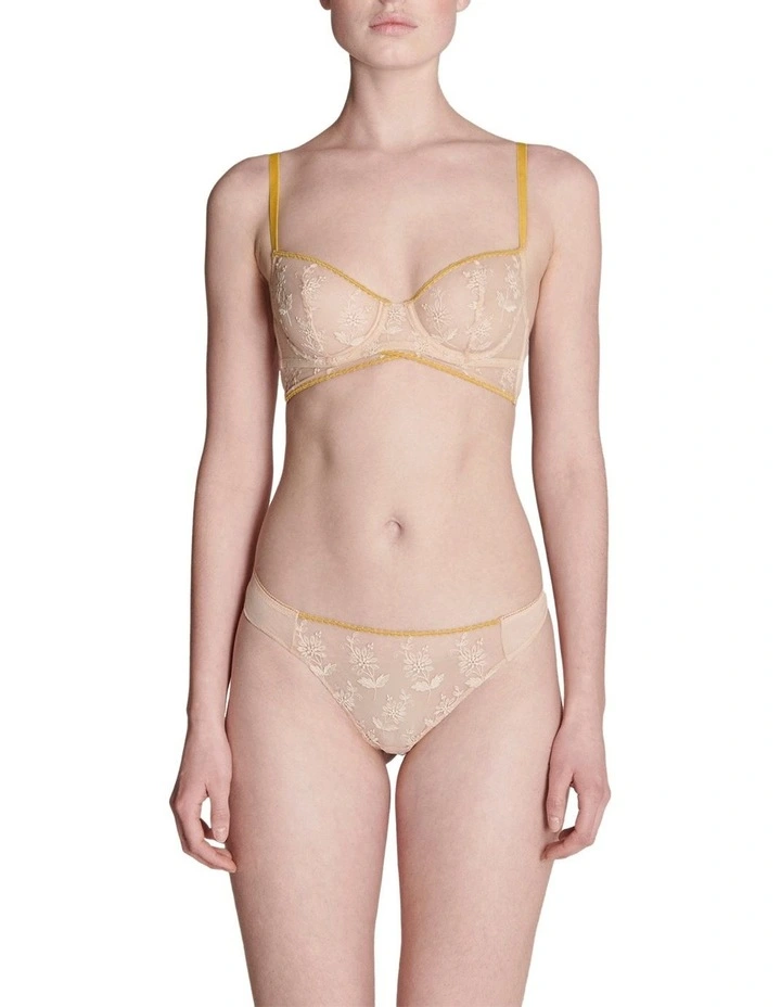 Adele Tanga in Vanilla