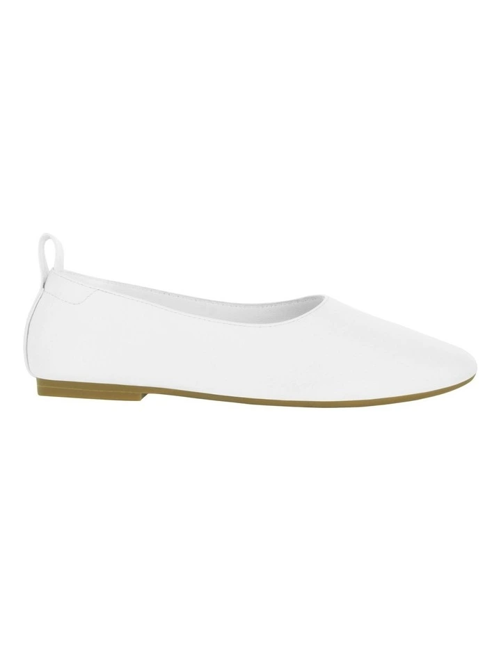 Daphne I Ballet Flats in White