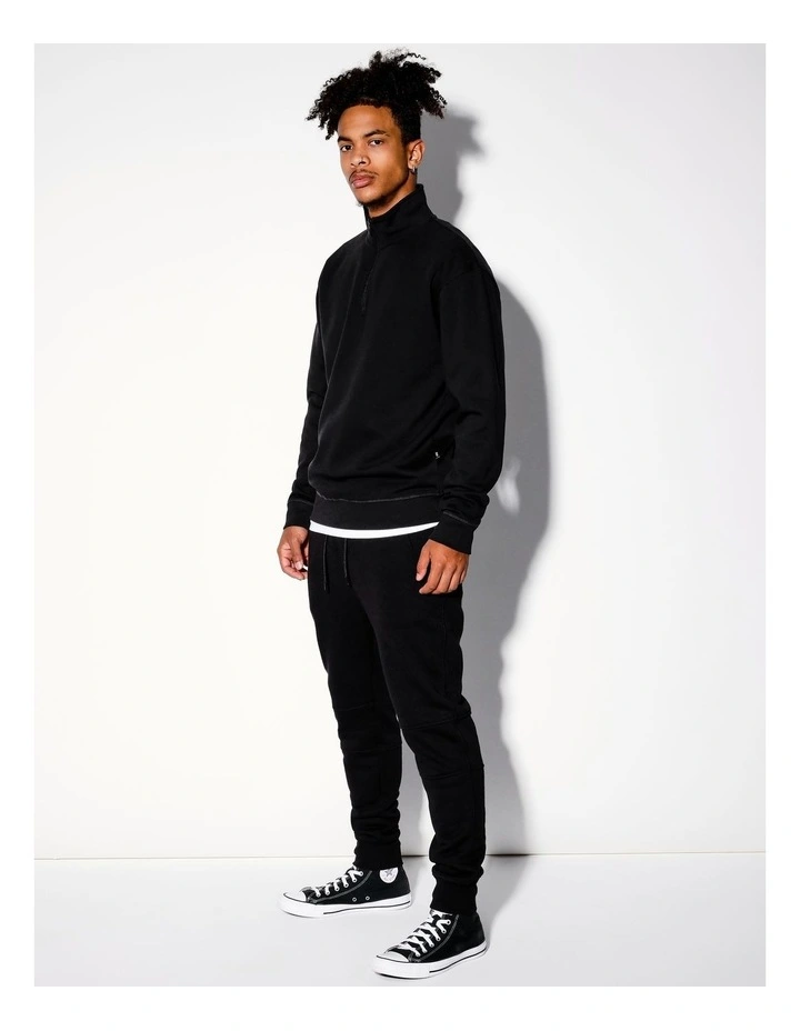 Quintin 1/4 Zip Sweat in Black