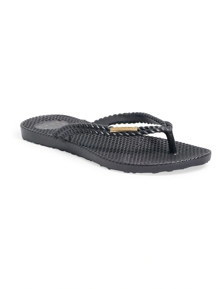 Kick Back Metallic Thongs in Grey