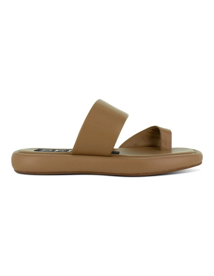 Bounty Flat Sandals in Camel
