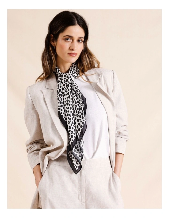Printed Headscarf Scarf in Black/White