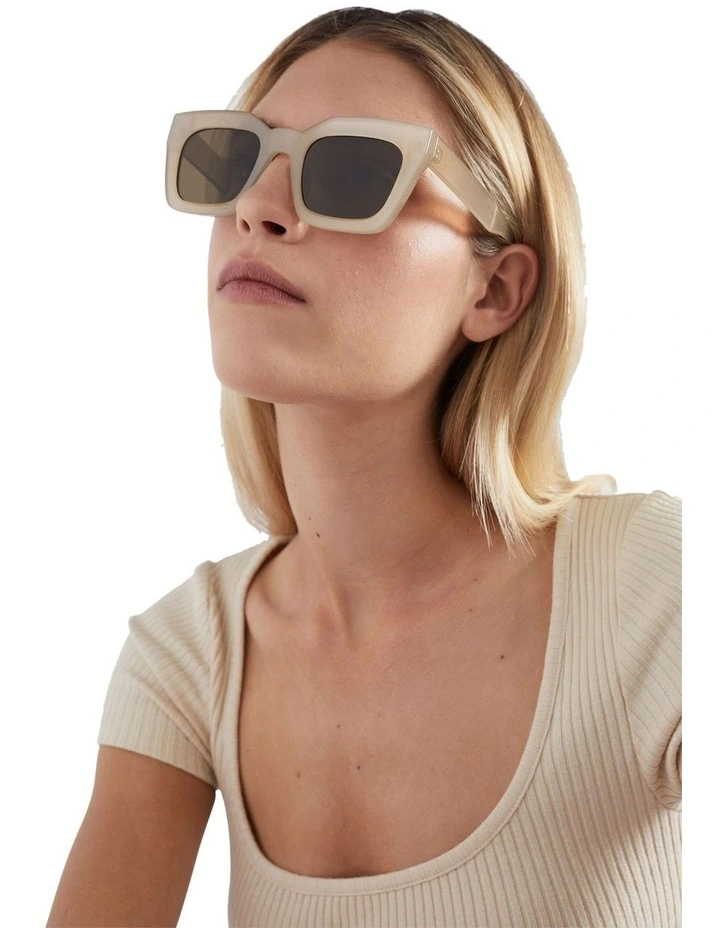 Caitlin Rectangle Sunglasses in Cookie