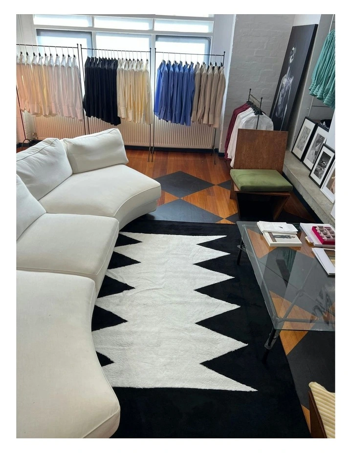 Jag Washable Cotton Feel Area Rug in White/Black