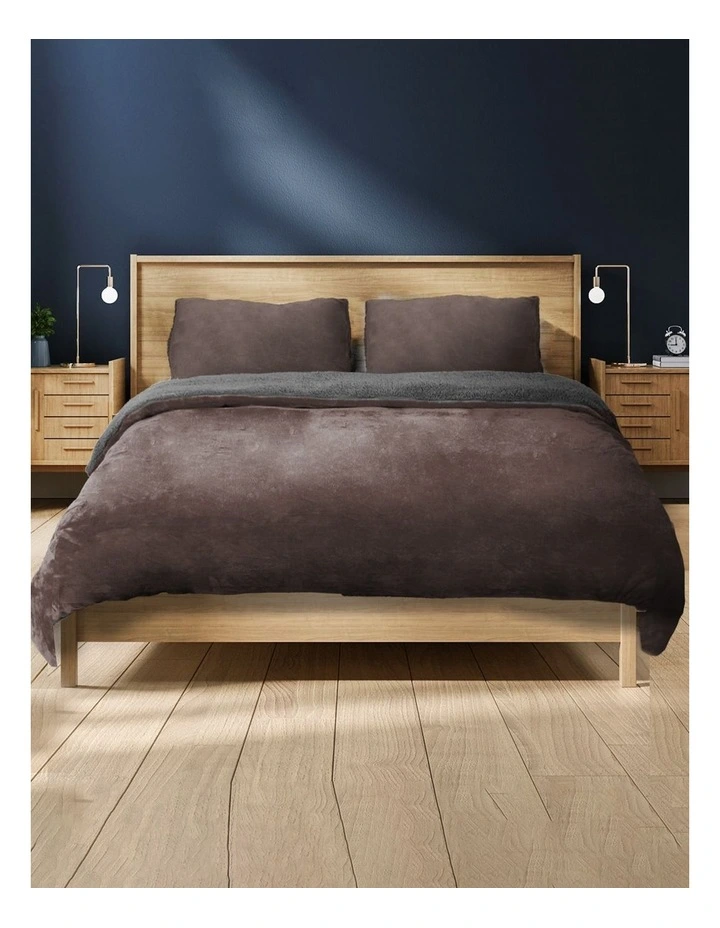 Two-sided Flannel Bedding King Size With Pillowcase Quilt Cover in Taupe