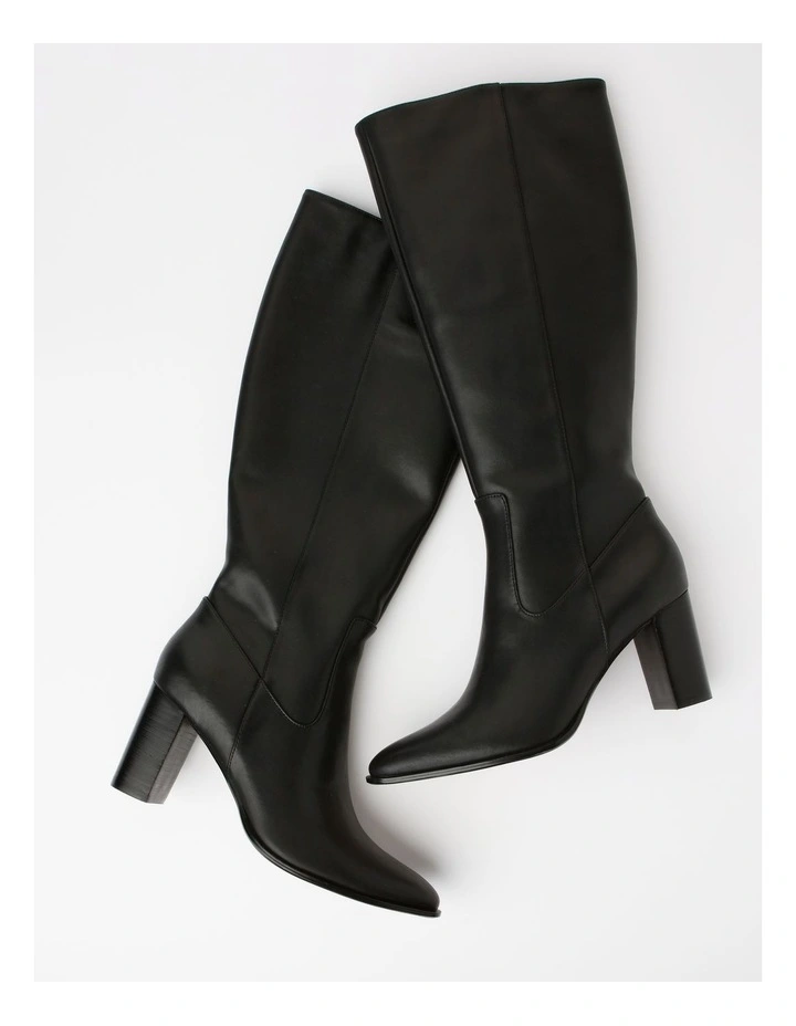 Roxy Boot in Black
