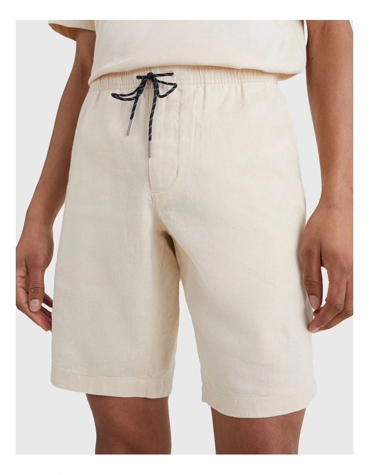 Harlem Tech Linen Pull On Short in Tuscan Beige