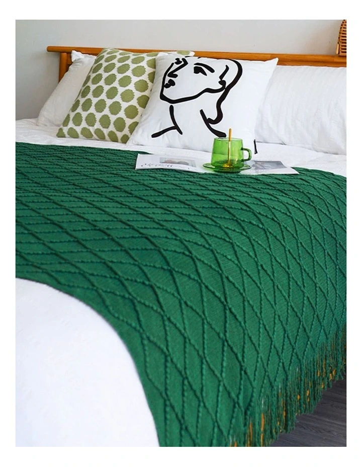 Diamond Pattern Knitted Throw Blanket in Green
