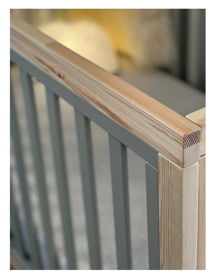 Chelsea Lifetime Cot Limited Edition in Natural/Grey