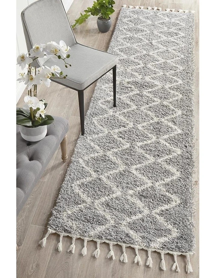 Saffron 11 Runner Rug in Silver
