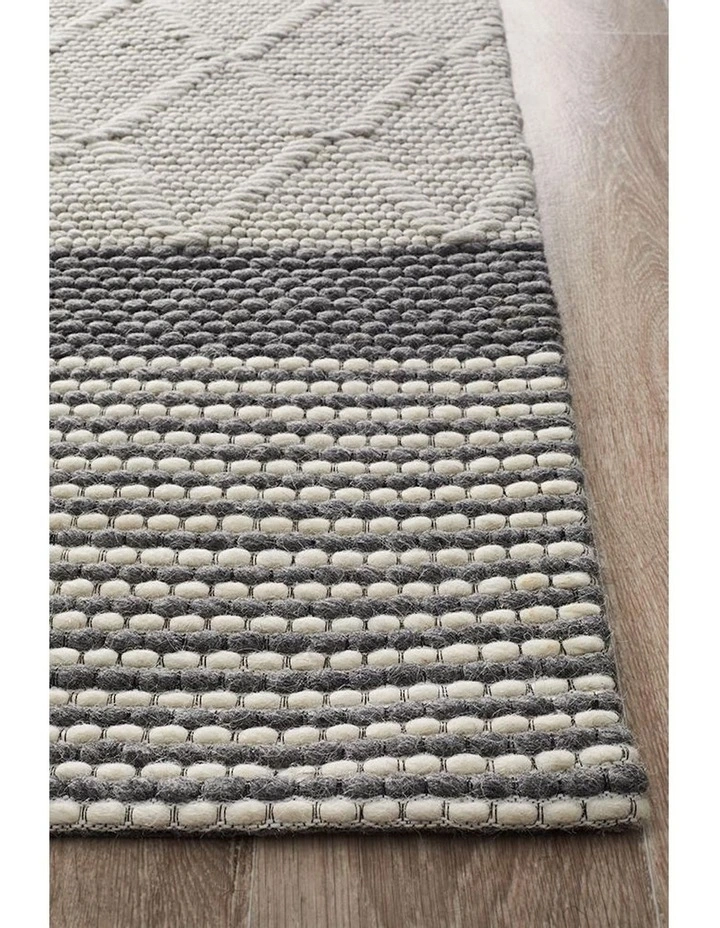Studio Karlsson Wool Hatch Textured Rug in Silver
