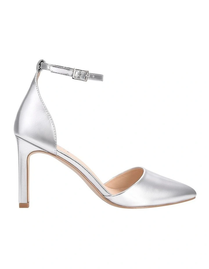 Kitra Closed Toe Heels in Silver