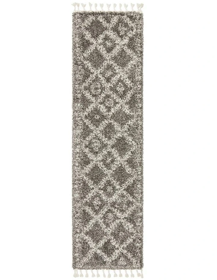 Saffron 33 Runner Rug in Grey