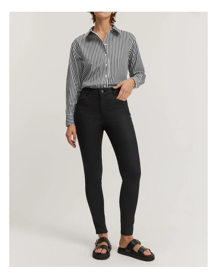 Coated Mid Rise Fitted Jean in Black