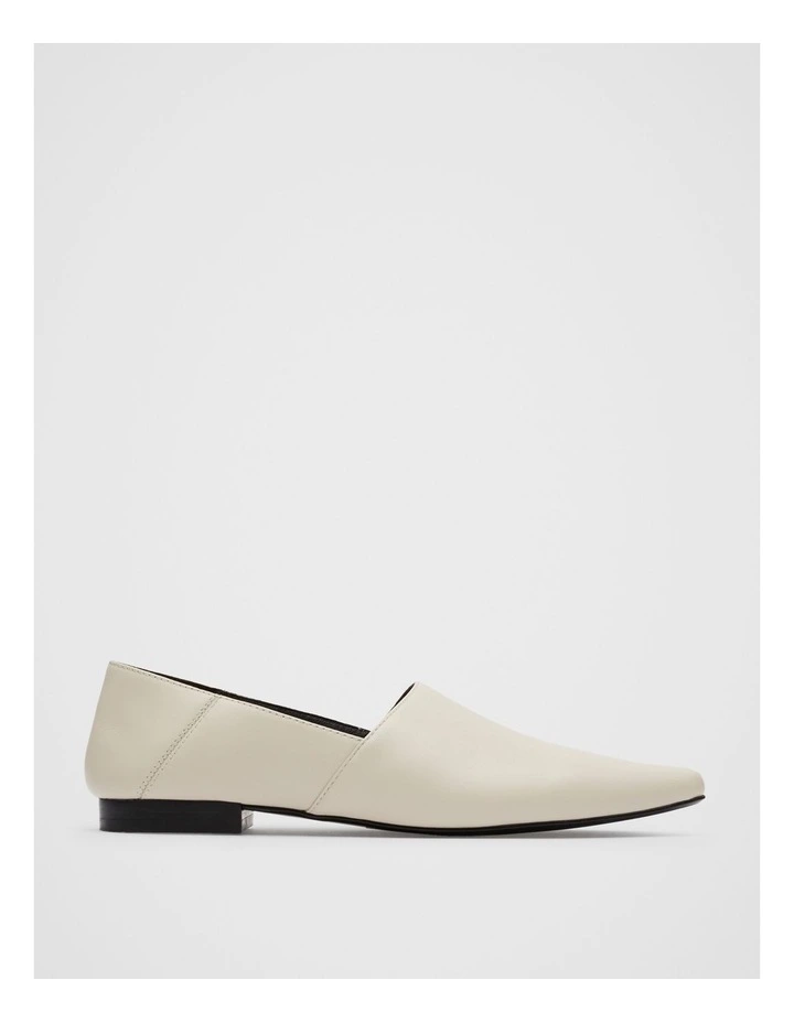 Bexter Leather Flat Loafer in Cream