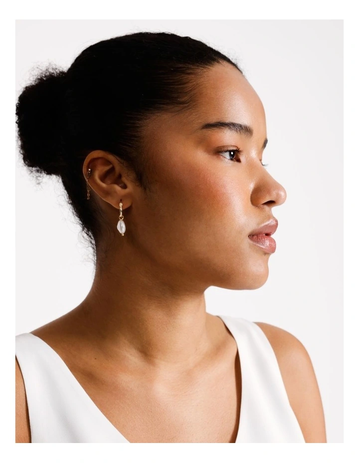 Pearl Earring in Gold
