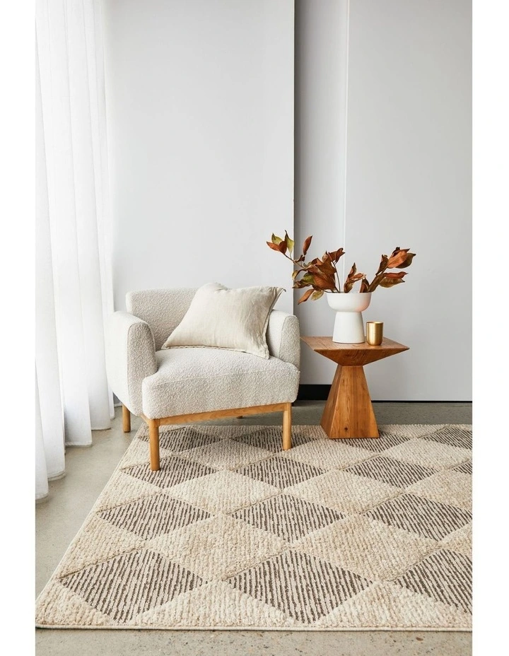 Serenade Yuri Rug in Beige