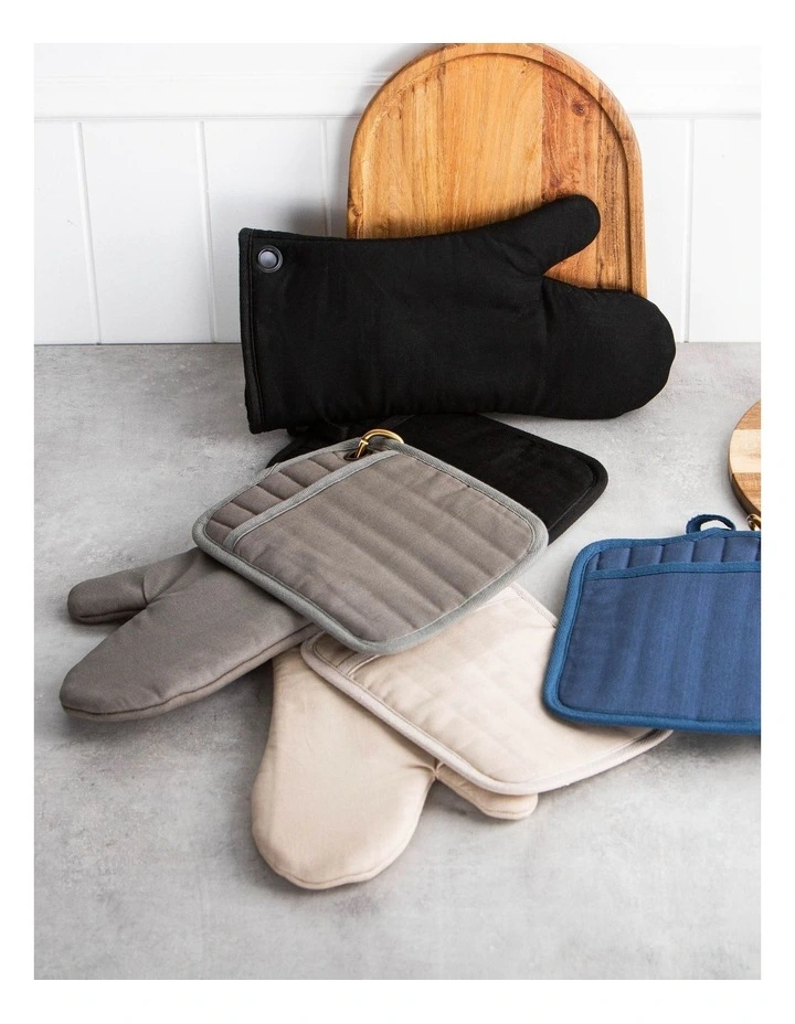 Austin Pot Holder and Oven Mitt Pack with Carabiner in Stone