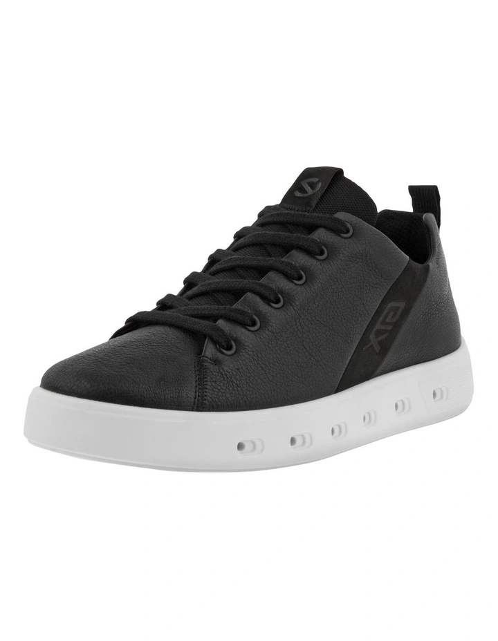 Street 720 Sneaker in Black