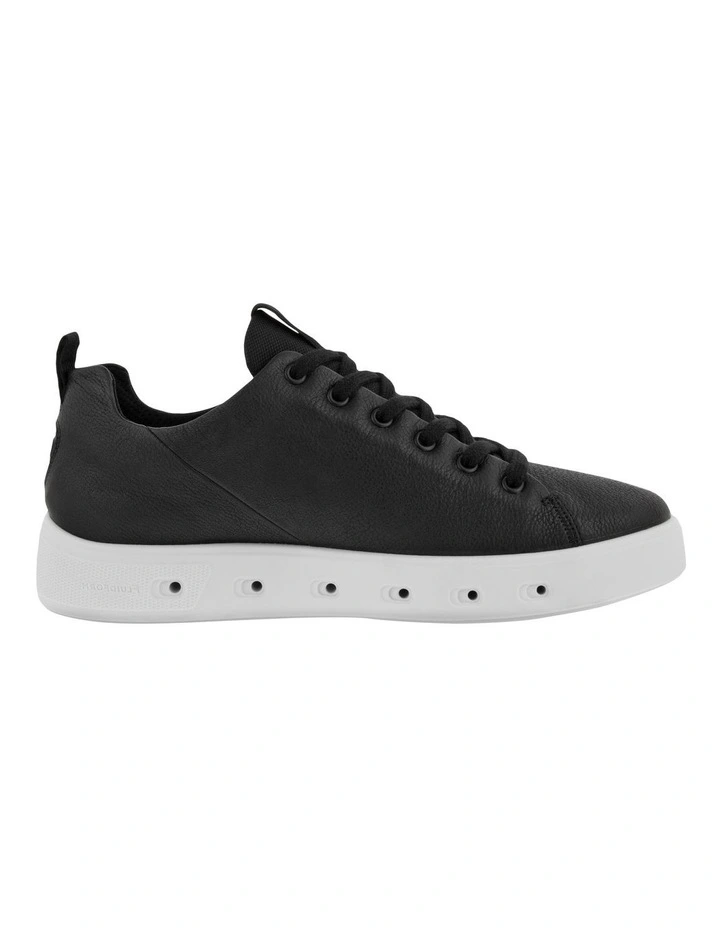 Street 720 Sneaker in Black
