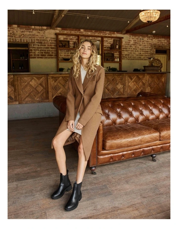 Jalapeno Chelsea Boots in Black