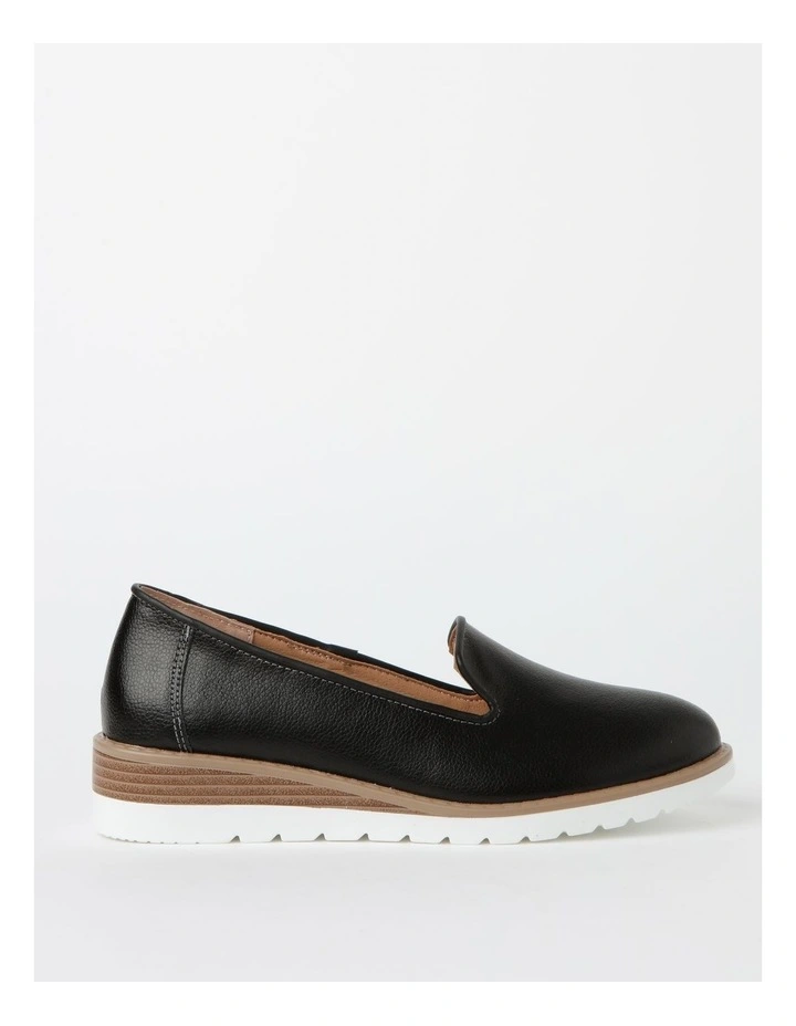 Carey Flat Shoes in Black Leather