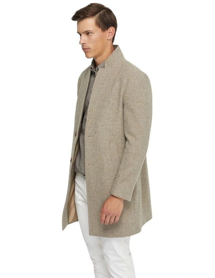 Austin Herringbone Wool Rich Coat in Natrual
