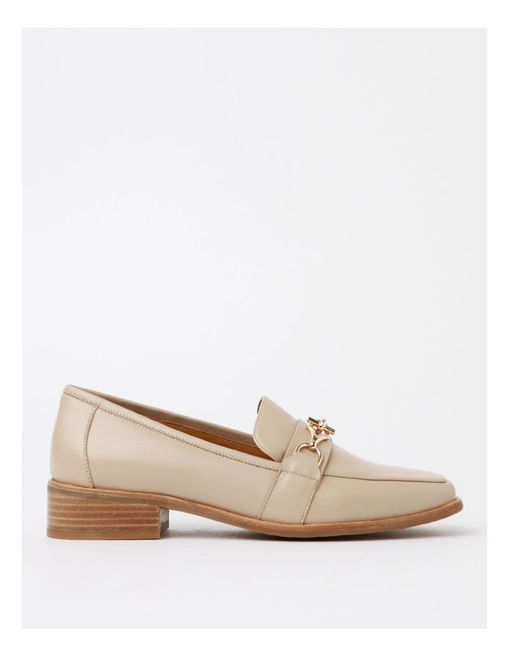 Darla Flat Shoes in Camel