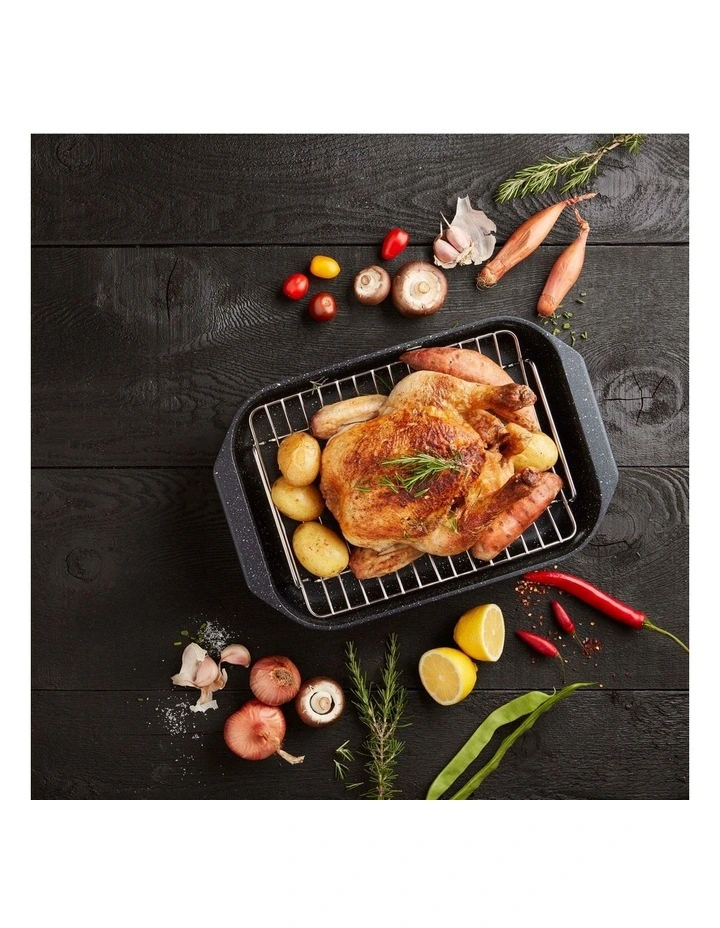 Classic Roaster With Rack 39x26cm in Black