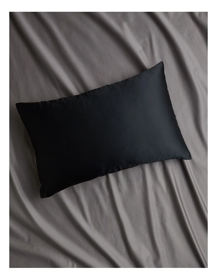 Luxe Silk Pillowcase in Black