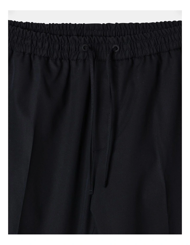 Minimal Twill Jogger in Navy