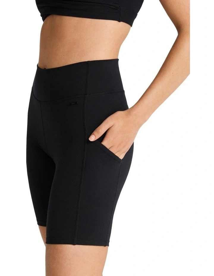Melrose Pocket Bike Shorts in Black
