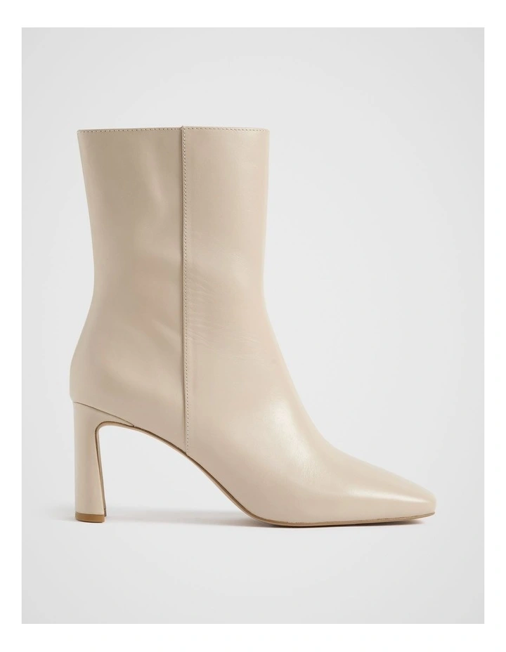 Ebony Ankle Boot in Vanilla