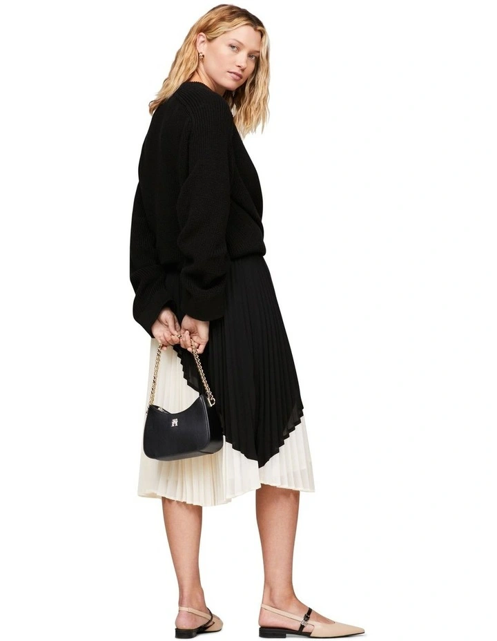 Th Refined Chain Hobo Bag in Black