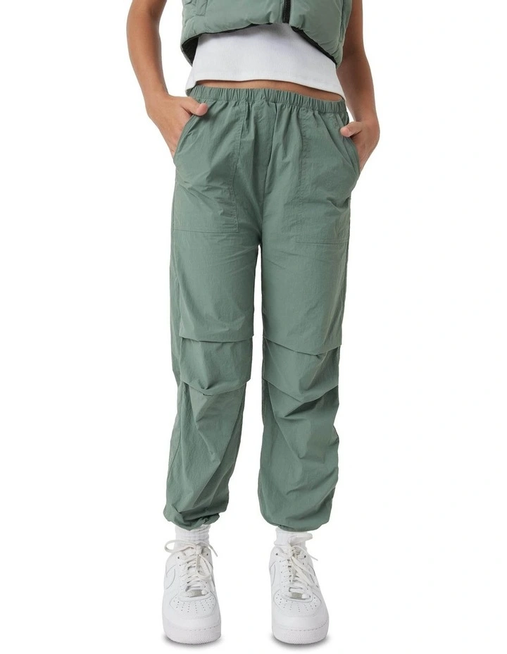 Lightweight Cargo Pant in Hunter Green