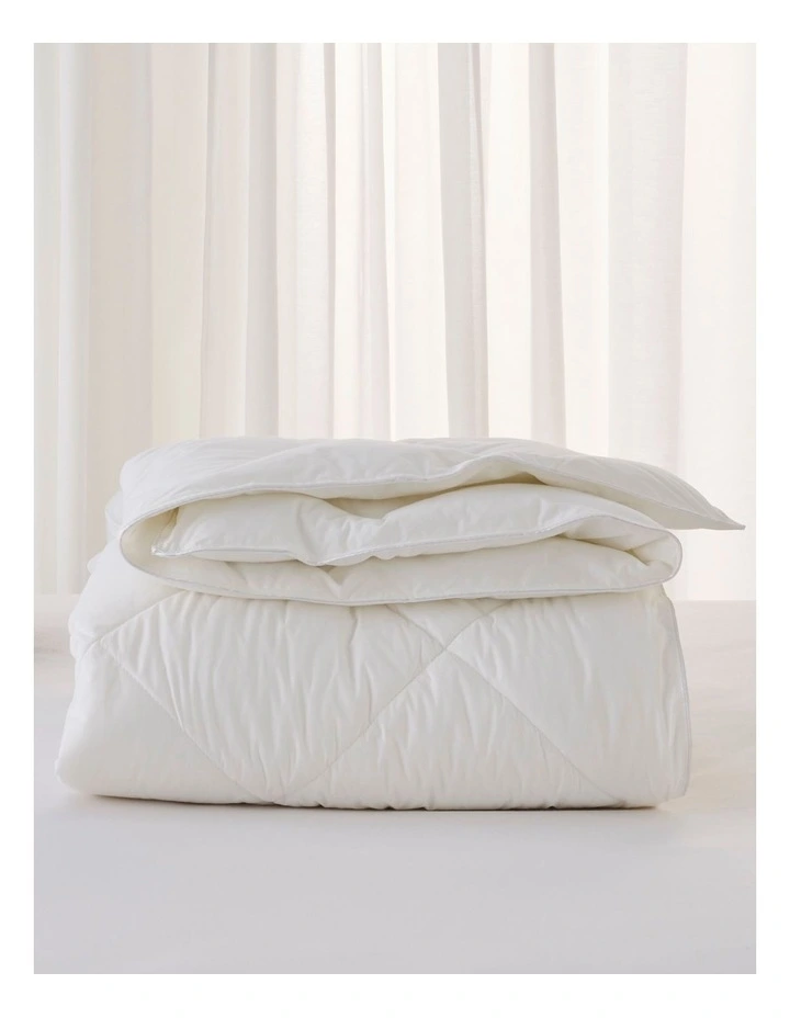 Classic Cool Dry Comfort Quilt in White