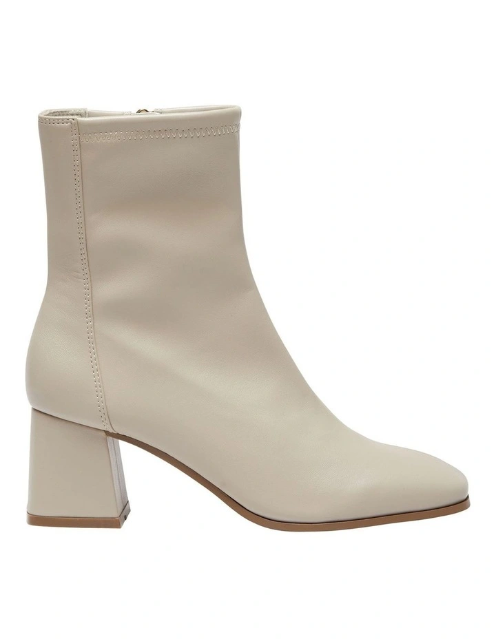 Hampton Heeled Boots in Nude Stretch