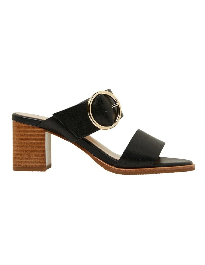 Bali Sandals in Black Leather