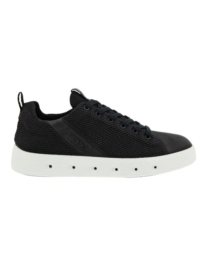 Street Sneaker in Black