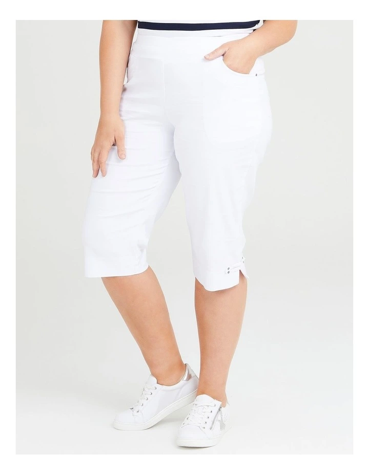 Editorial Essential Short in White